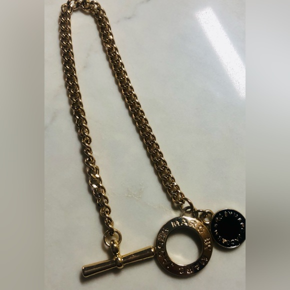 designer MARC JACOBS gold w/ black logo disc toggle closure chain bracelet - Picture 1 of 2